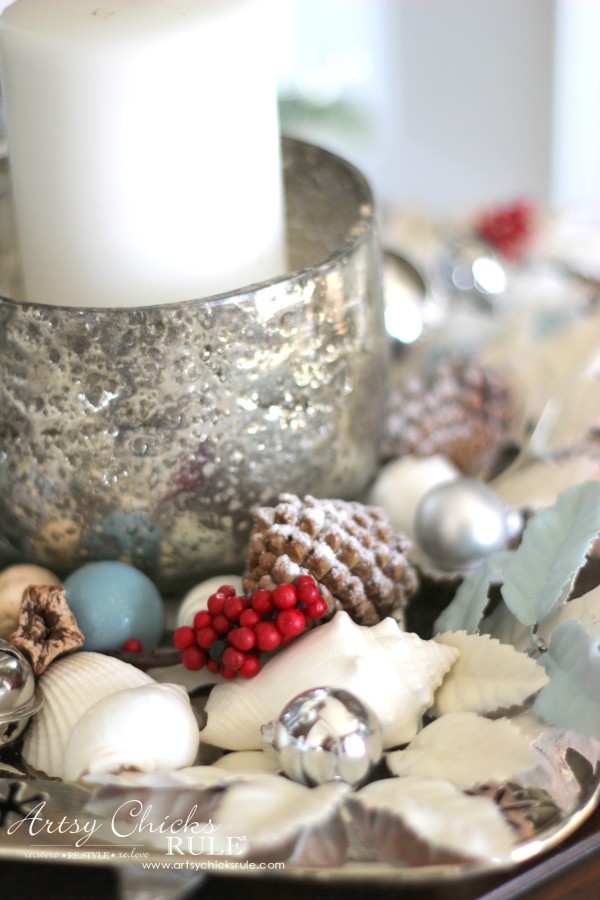 Coastal Christmas Foyer - neutral with pops of red - artsychickrule.com #Christmasdecor #coastalChristmas