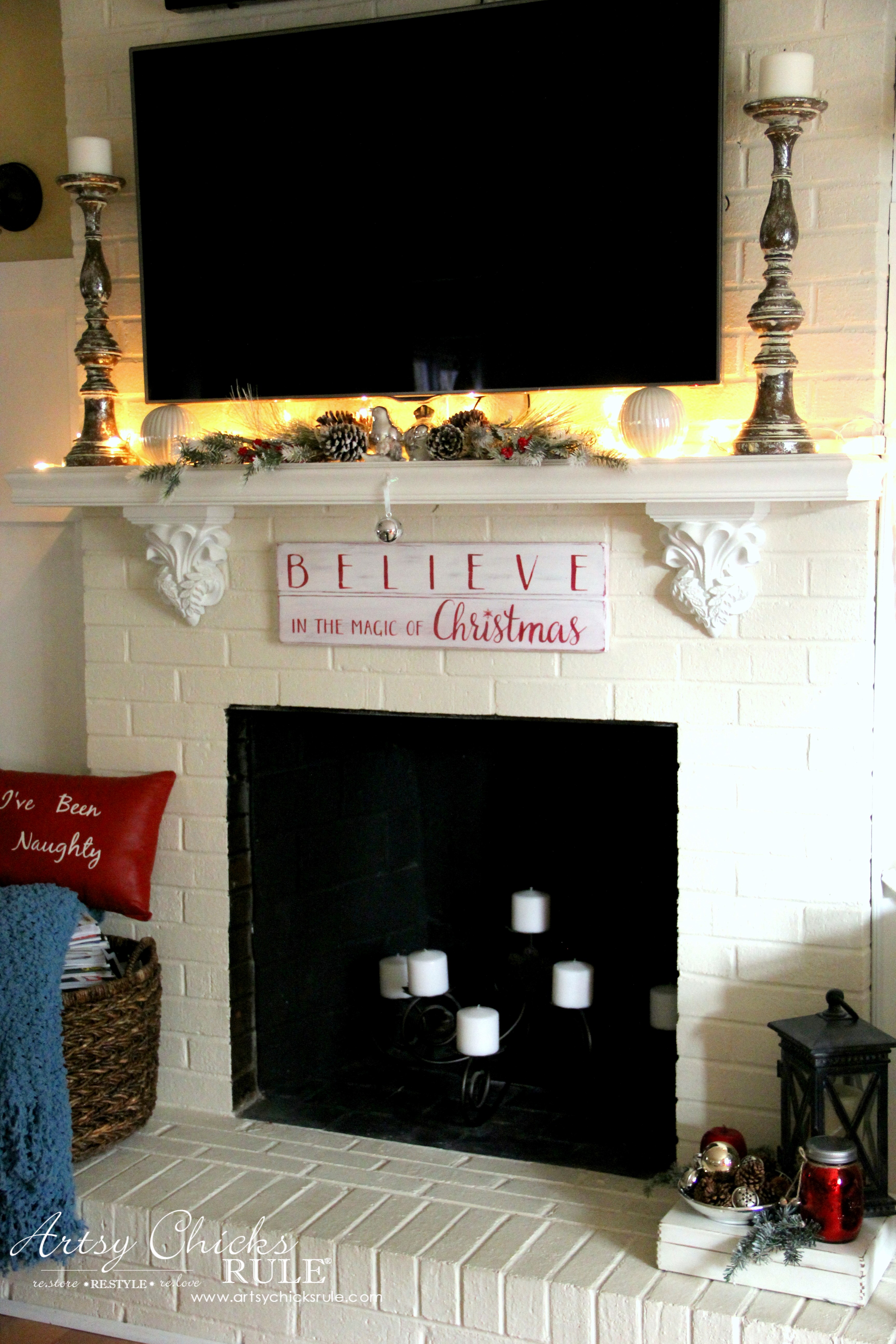 DIY Believe in the Magic of Christmas Sign - Artsy Chicks Rule®
