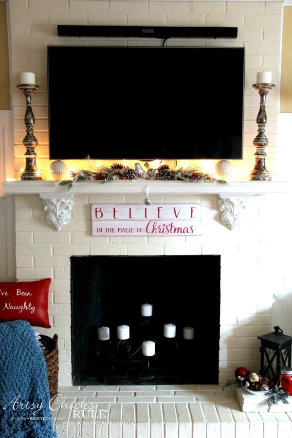 DIY Believe in the Magic of Christmas Sign - EASY PROJECT - #artsychicksrule #Christmassign #believesign #homeforchristmas