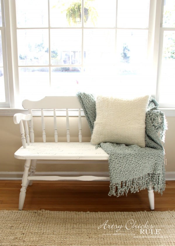 French Poem White Bench Makeover - AFTER styled - #frenchfurniture #whitebench #makeover artsychicksrule