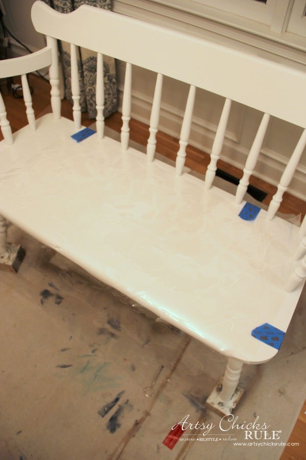 French Poem White Bench Makeover - allign stencil - #frenchfurniture #whitebench #makeover artsychicksrule