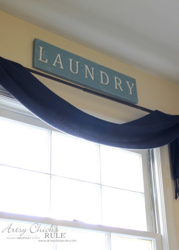 Antiqued Laundry Sign - super easy sign to make - artsychicksrule #laundrysign #diylaundrysign