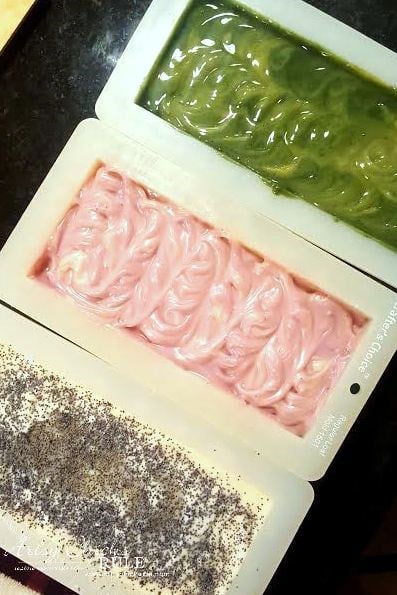 Soap Making artsychicksrule.com #soapmaking #coldprocesssoap #naturalsoap #handmadesoap #homemadesoap #soaptutorial #diysoap