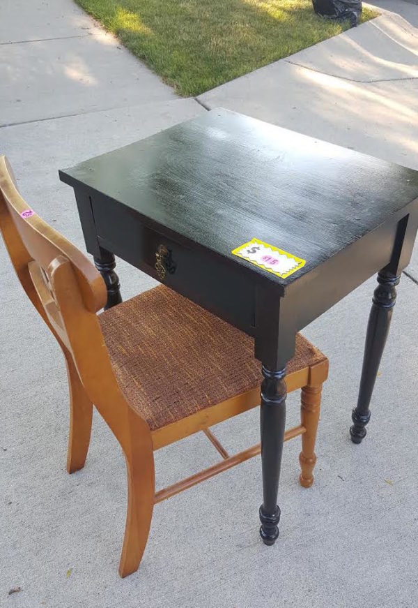 GMC Worlds Longest Yardsale - vanity before - #artsychicksrule #worldslongestyardsale