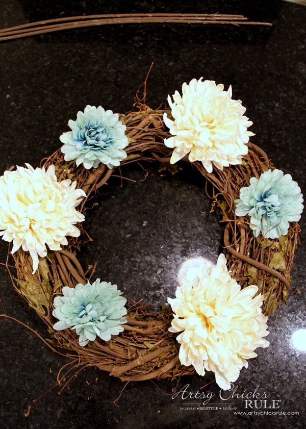 Want to ease into fall from summer? Or live on the coast? Make this SIMPLE coastal fall wreath which incorporates a little of both! artsychicksrule.com #coastalfallwreath