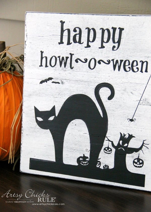 Halloween Flag - artsychicksrule.com - #freeprintable #halloweenrprintable #halloweensign