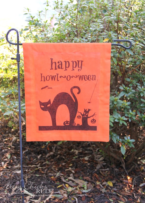 DIY Halloween Flag - artsychicksrule.com - #freeprintable #halloweenrprintable #halloweensign