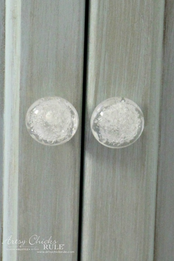 Bath Cabinet Makeover - artsychicksrule.com