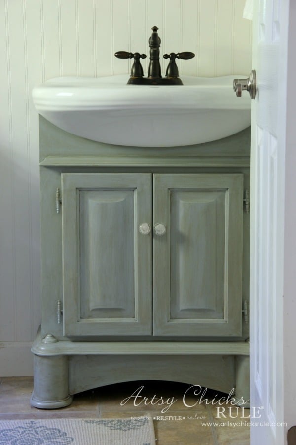 Bath Cabinet Makeover - artsychicksrule.com