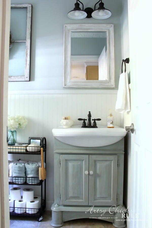 Unique Coastal Farmhouse Bathroom Wall Decor with Simple Decor