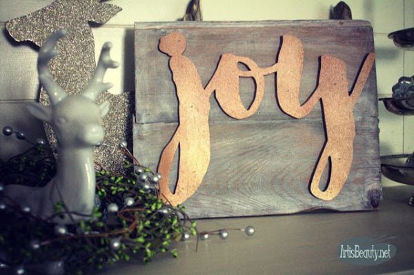 vinA vintage wooden joy sign.