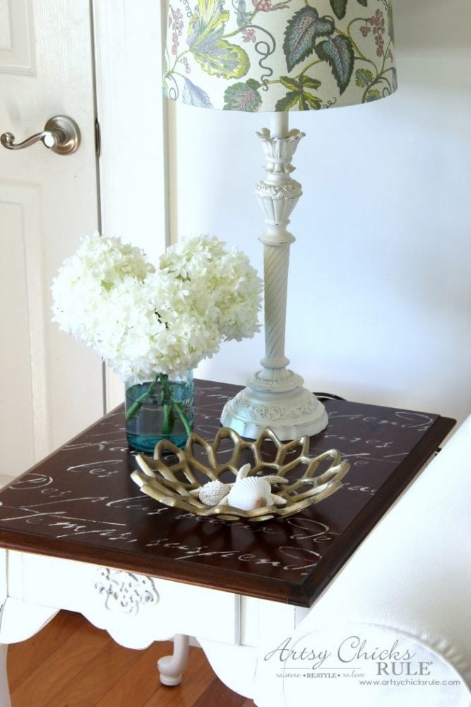 $5 Thrifty French Script Table Makeover! This look was so EASY to achieve! #frenchscript #frenchcountry artsychicksrule.com