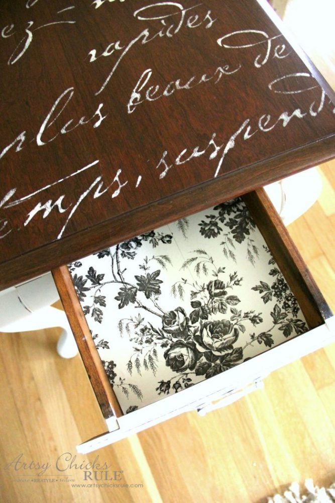 $5 Thrifty French Script Table Makeover! This look was so EASY to achieve! #frenchscript #frenchcountry artsychicksrule.com