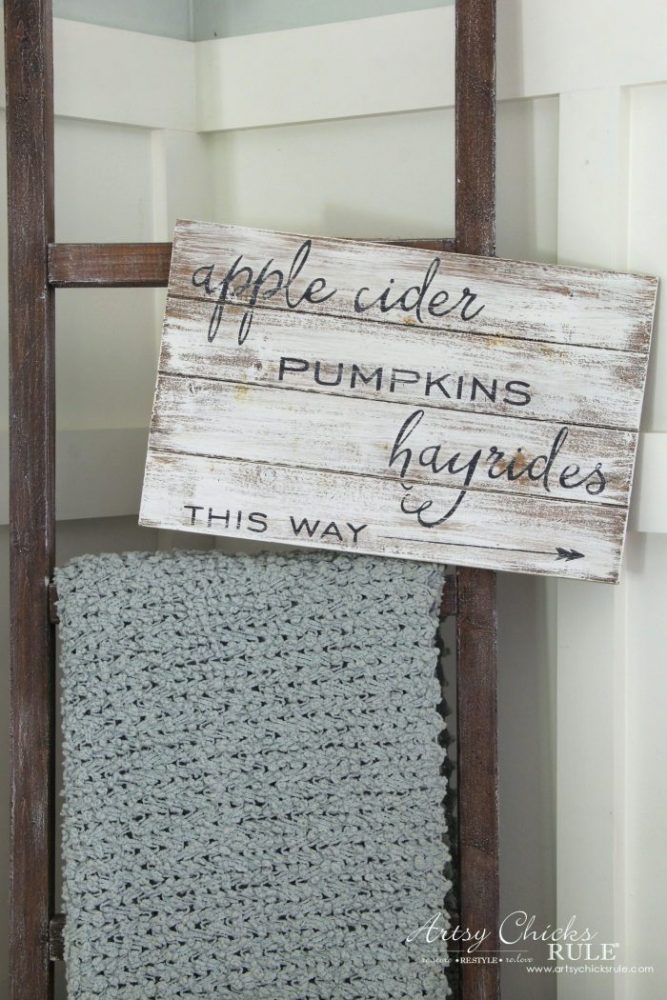 Apple Cider Hayrides & Pumpkins Sign - Simple DIY Fall Sign!! artsychicksrule.com #fallsign #silhouette 