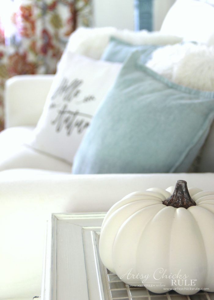 A Traditional Fall Home Tour (with pretty aquas AND orange!) artsychicksrule.com