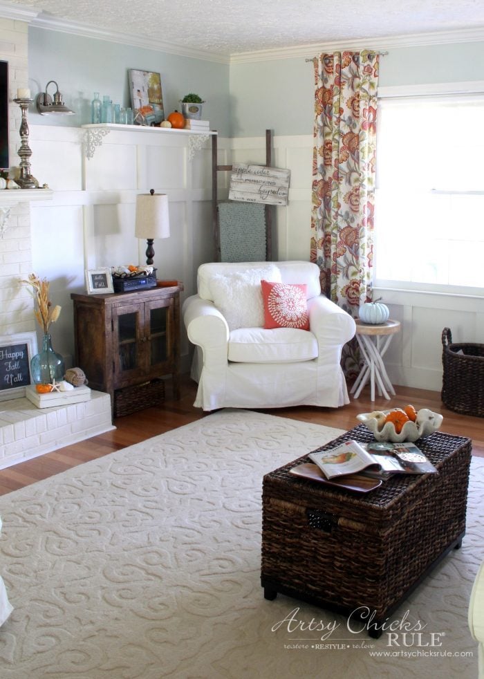 A Traditional Fall Home Tour (with pretty aquas AND orange!) artsychicksrule.com