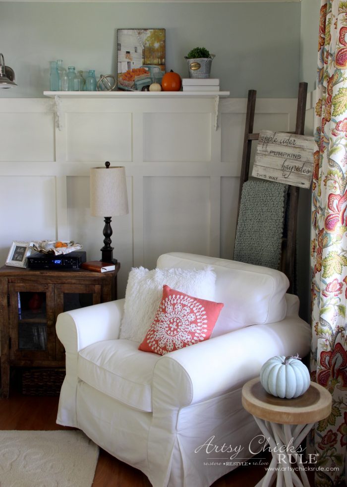 A Traditional Fall Home Tour (with pretty aquas AND orange!) artsychicksrule.com