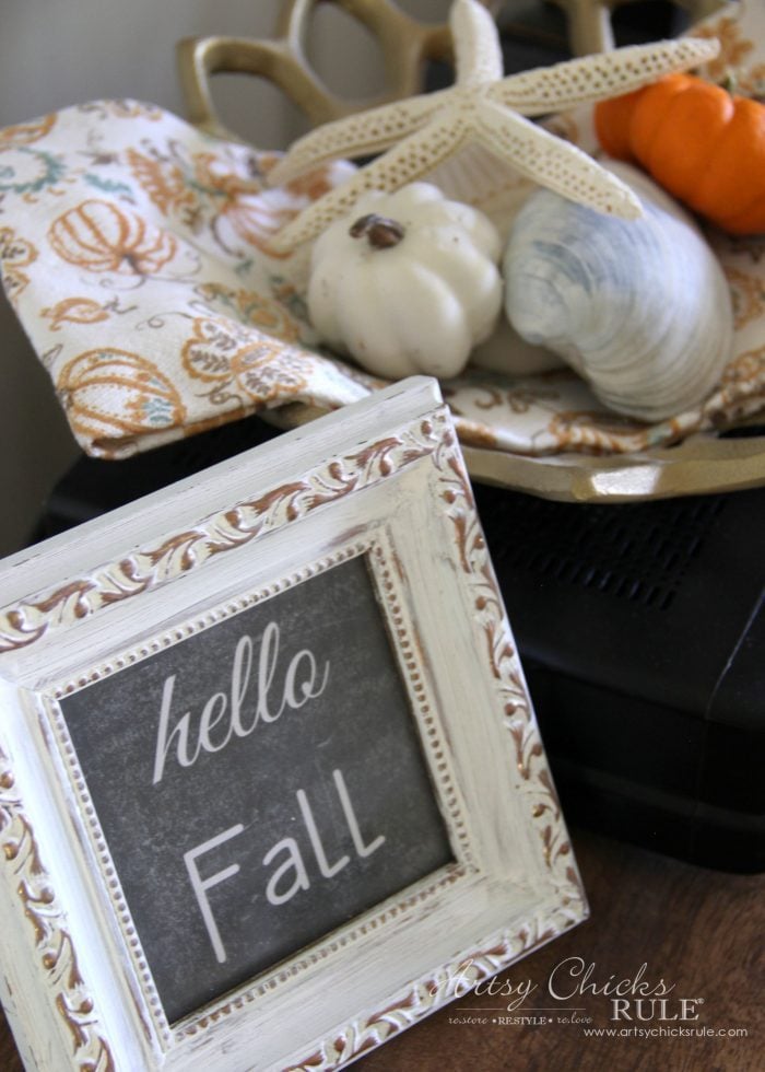 A Traditional Fall Home Tour (with pretty aquas AND orange!) artsychicksrule.com