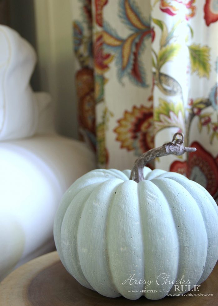 A Traditional Fall Home Tour (with pretty aquas AND orange!) artsychicksrule.com