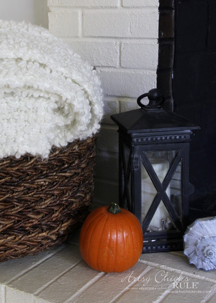 A Traditional Fall Home Tour (with pretty aquas AND orange!) artsychicksrule.com