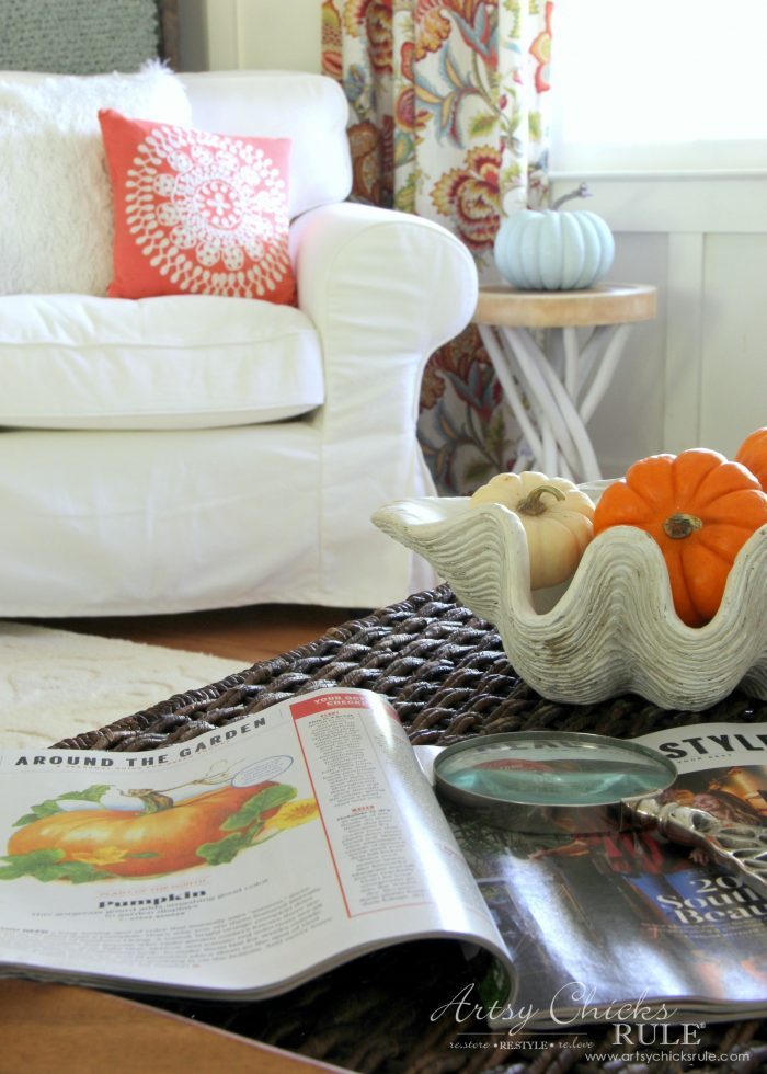 A Traditional Fall Home Tour (with pretty aquas AND orange!) artsychicksrule.com