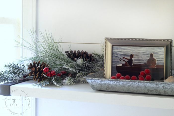 A festive Christmas laundry room!! Lots of coastal touches too! artsychicksrule.com #coastalChristmas #Christmasdecor #Christmaslaundry #laundryroom #holidaydecor #holidayideas