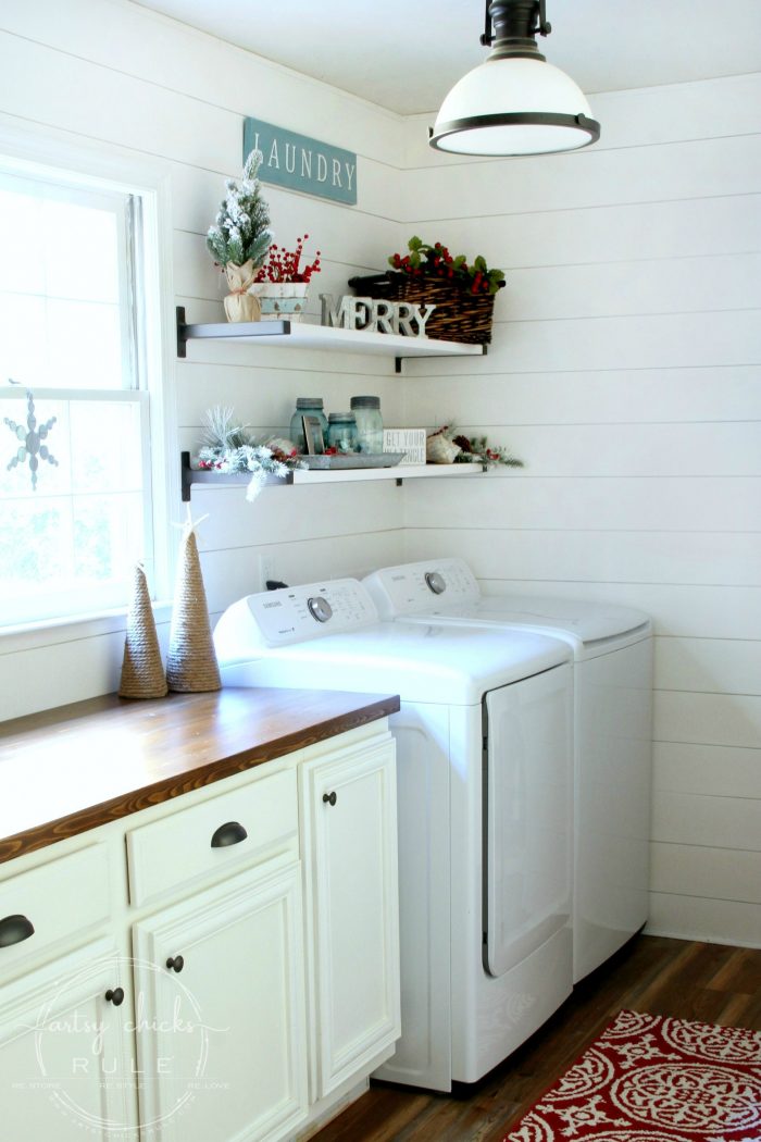 A festive Christmas laundry room!! Lots of coastal touches too! artsychicksrule.com #coastalChristmas #Christmasdecor #Christmaslaundry #laundryroom #holidaydecor #holidayideas