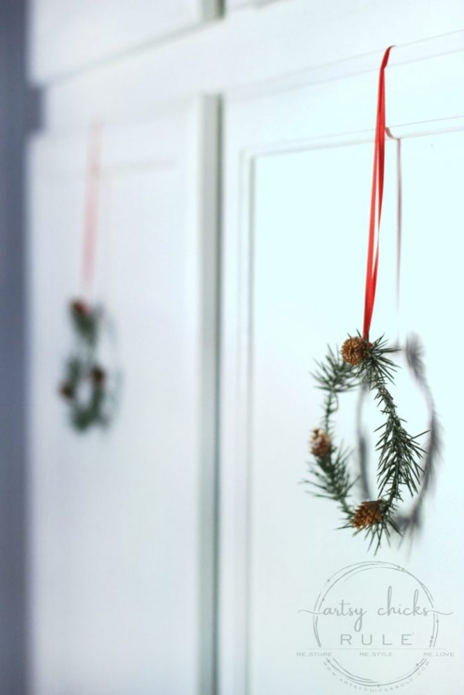 Easy DIY Mini Wreaths (simple tutorial!) Artsy Chicks Rule®