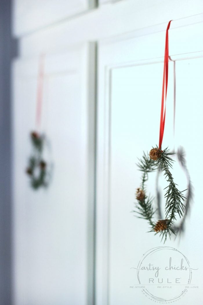 Easy DIY Mini Wreaths (simple tutorial!)