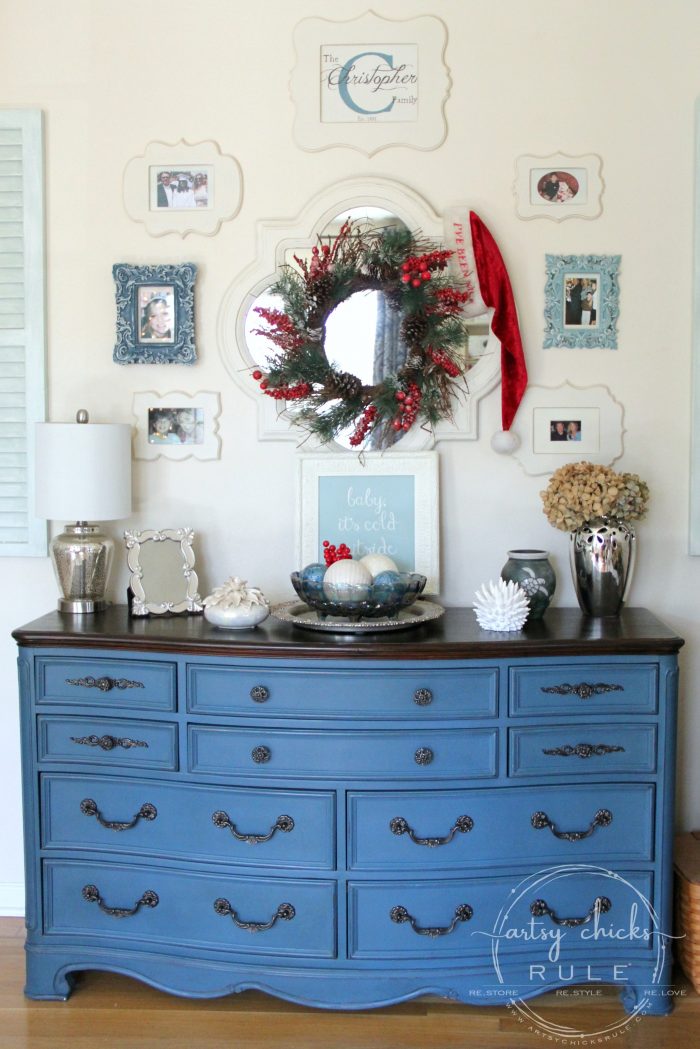 Festive Christmas Home Tour Part 2 #traditionalChristmas #Christmasdecor #aubussonblue #chalkpaint