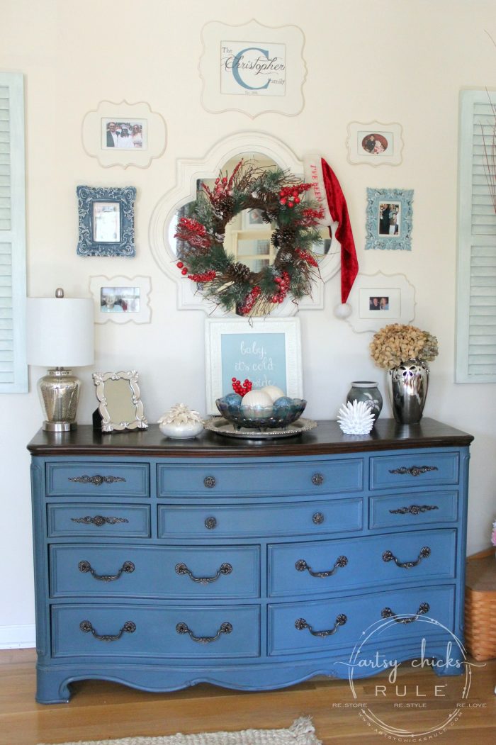 Festive Christmas Home Tour Part 2 #traditionalChristmas #Christmasdecor #aubussonblue #chalkpaint