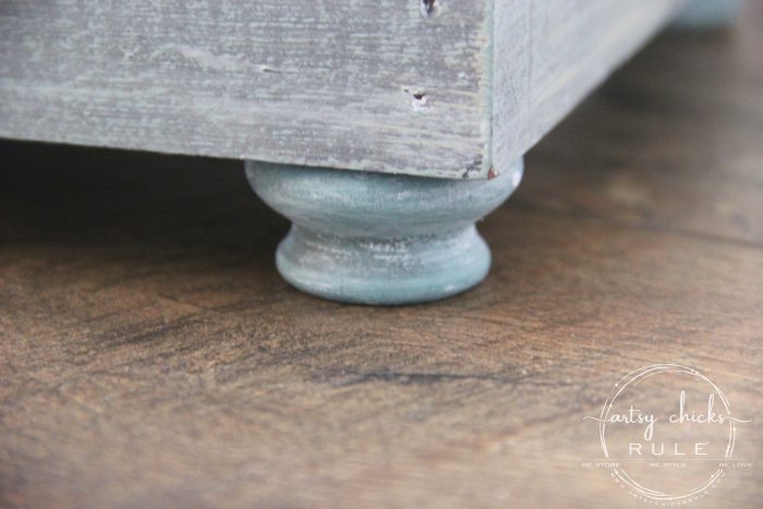 Dated decor turned weathered finish tray!! SIMPLE makeover!! Full tutorial here! artsychicksrule.com #weatheredfinish #diyweatheredwood #weatheredwoodfinish #repurposeddecor #repurposedmakeover #chalkpaintprojects