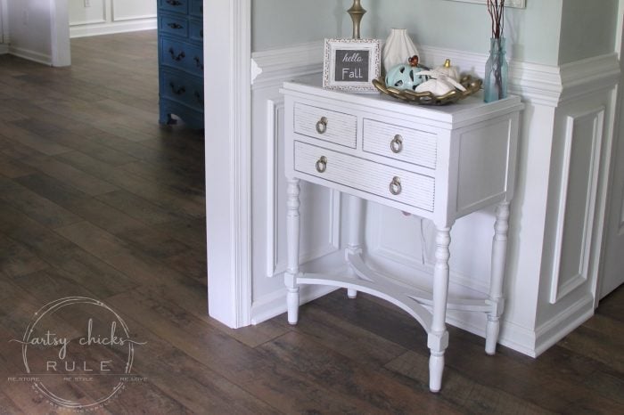 Installing Laminate Flooring (tips & tricks!!) artsychicksrule.com #installinglaminate #laminateflooring #driftwood #selectsurfaces #ad # flooringmakeover #rusticflooring #farmhouseflooring #flooringideas #diyflooring 