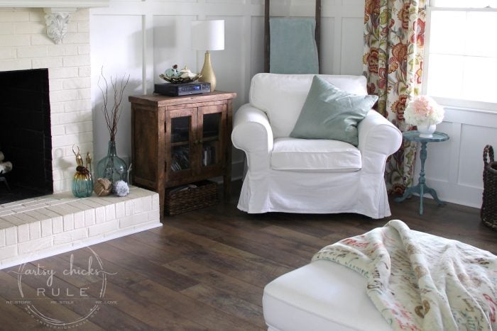 Installing Laminate Flooring (tips & tricks!!) artsychicksrule.com #installinglaminate #laminateflooring #driftwood #selectsurfaces #ad # flooringmakeover #rusticflooring #farmhouseflooring #flooringideas #diyflooring 