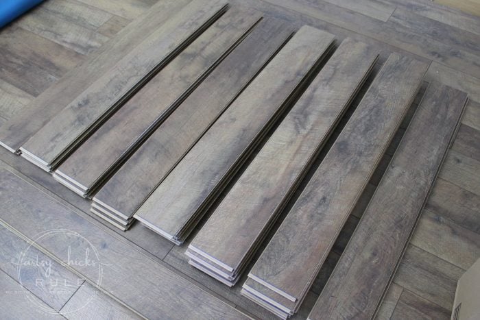 Installing Laminate Flooring (tips & tricks!!) artsychicksrule.com #installinglaminate #laminateflooring #driftwood #selectsurfaces #ad # flooringmakeover #rusticflooring #farmhouseflooring #flooringideas #diyflooring 