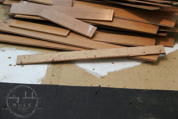 Installing Laminate Flooring (tips & tricks!!) artsychicksrule.com #installinglaminate #laminateflooring #driftwood #selectsurfaces #ad # flooringmakeover #rusticflooring #farmhouseflooring #flooringideas #diyflooring 