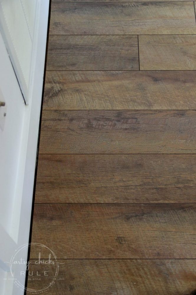 Installing Laminate Flooring (tips & tricks!!) artsychicksrule.com #installinglaminate #laminateflooring #driftwood #selectsurfaces #ad # flooringmakeover #rusticflooring #farmhouseflooring #flooringideas #diyflooring 