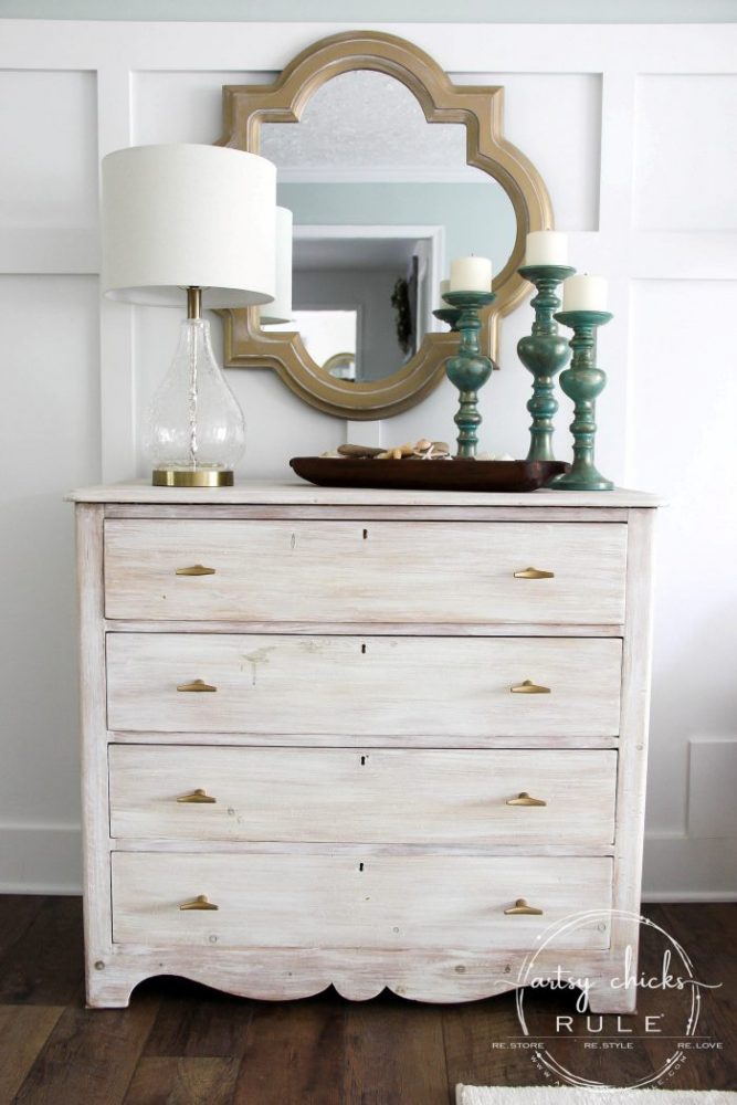 White Stain (using chalk paint, SO easy!!) Dresser Makeover - artsychicksrule.com #whitestain #whitestainmakeover #whitestainfurniture #chalkpaintmakeover #chalkpaintfurniture #paintedfurniture #coastalfurniture #coastalglam #coastaldecor