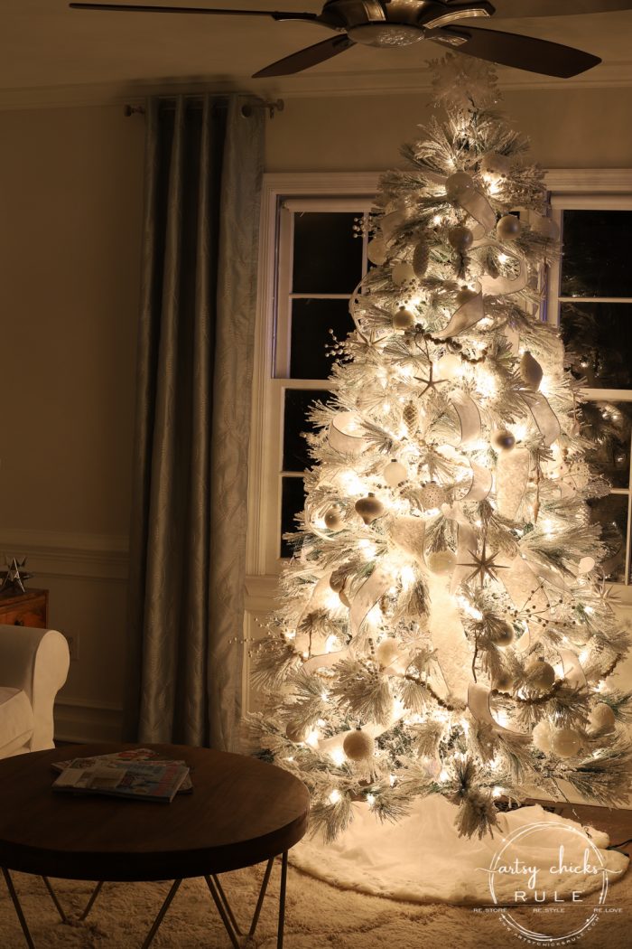 Christmas At Night artsychicksrule.com #christmasatnight #christmasnighttime #christmasnightphotos