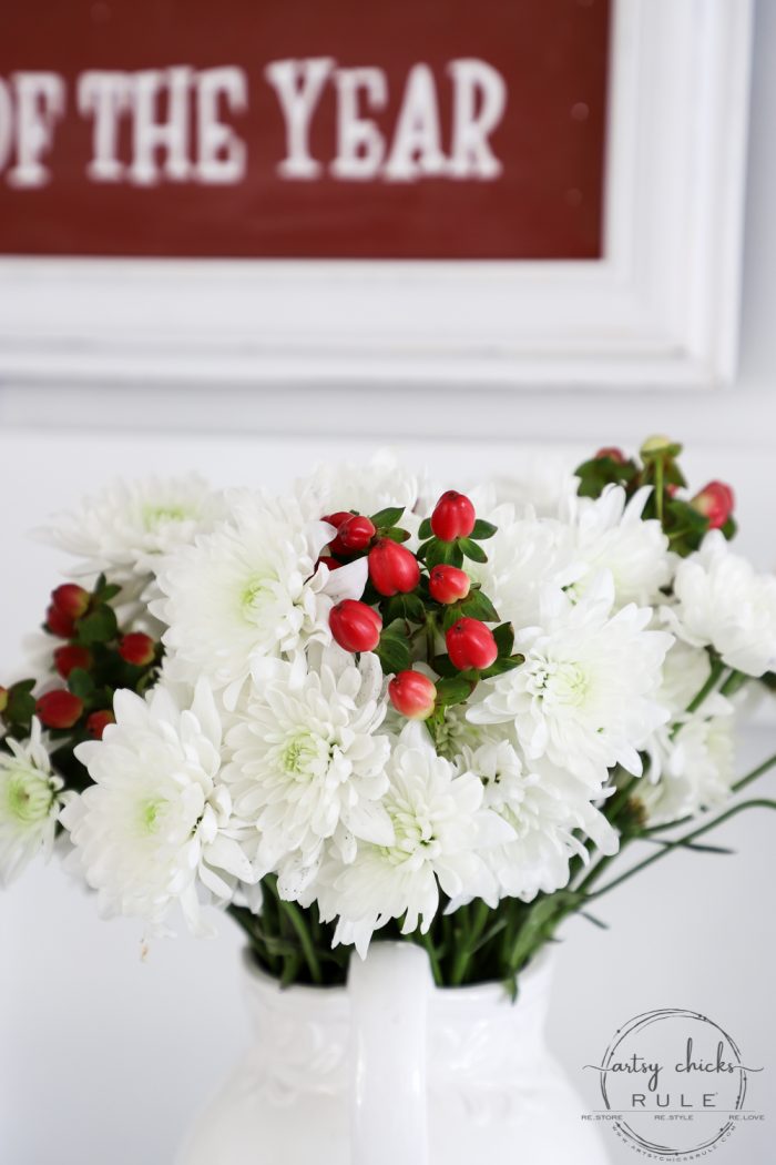 Decorating with Flowers for Christmas! (grocery store flowers) Bring warmth and beauty into your home with natural flowers for the holidays. artsychicksrule.com #flowersforchristmas #christmasflowers #holidayflowers #vaseideas #thriftymakeovers