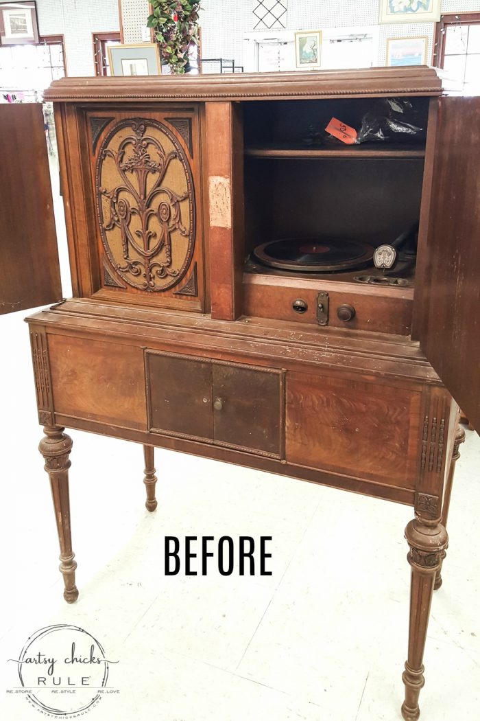 Furniture Makeovers To Come for 2019!!! artsychicskrule.com #furnituremakeovers #paintedfurniture #chalkpaintedfurniture #milkpaintedfurniture
