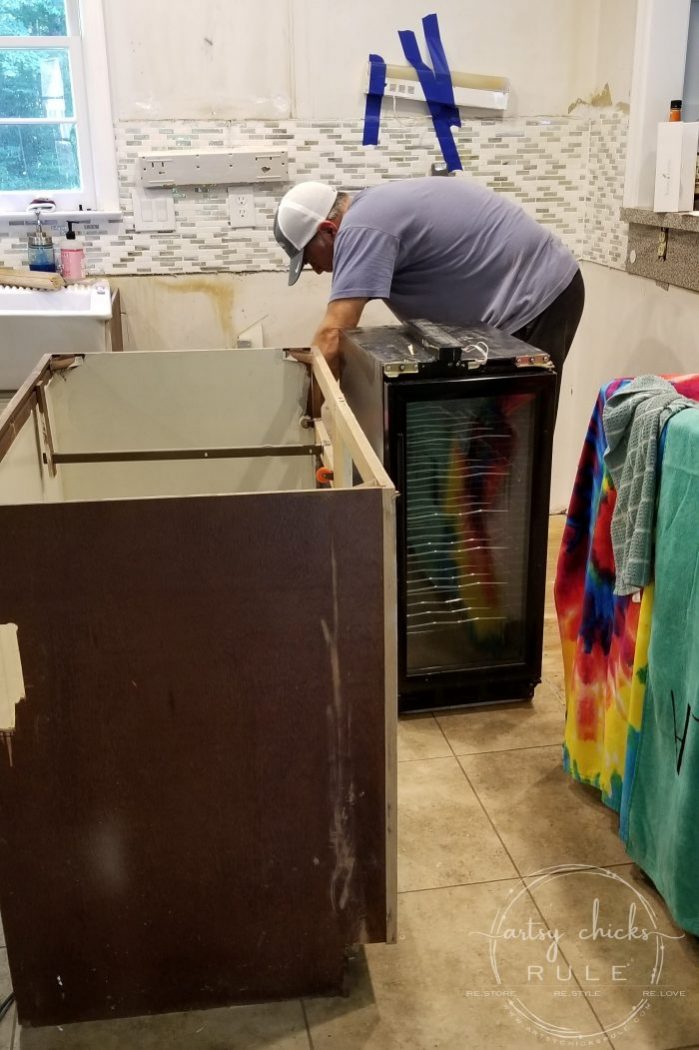 DIY Coastal Kitchen Makeover Reveal!!! White Shaker cabinetd, quartz countertops, farmhouse style flooring and more! artsychicksrule.com #kitchenmakeover #kitchenremodel #diykitchen #coastalkitchen #quartzcountertops #farmhouseflooring