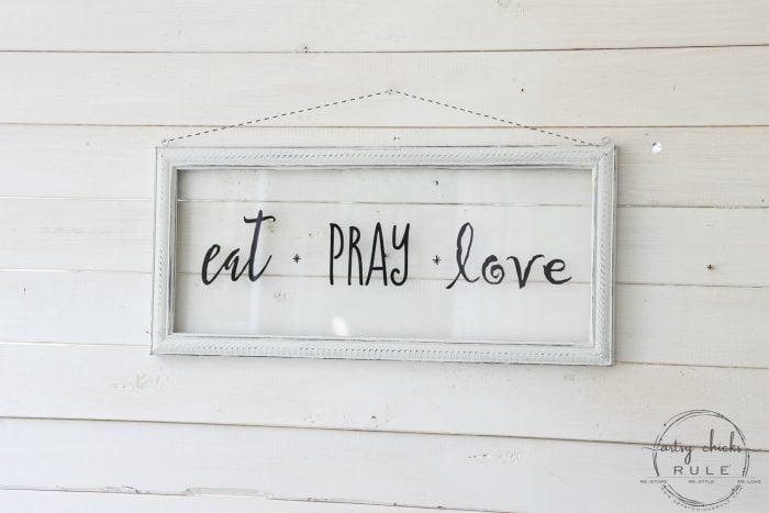 Make this EAT PRAY LOVE sign, simply!!! A cute addition to any kitchen! Perfect for gift giving or fun for your own kitchen decor. artsychicksrule.com #eatpraylove #kitchensign #silhouetteprojects #eatpraylovesign