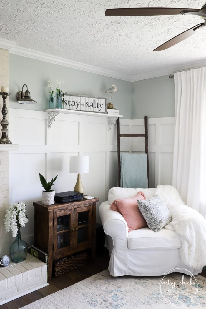 Sherwin Williams SEA SALT - The perfect NEUTRAL color! artsychicksrule.com #seasalt #sherwinwilliamsseasalt #bestcoastalpaintcolor #bluepaint #coastalpaintcolors