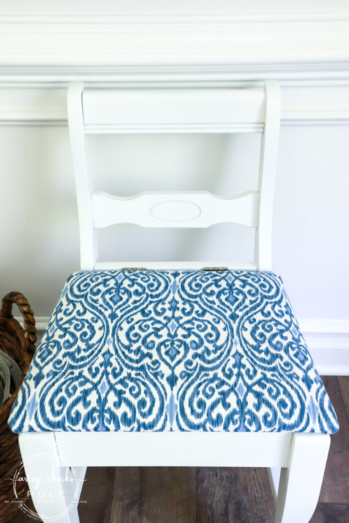 This dressing chair got a brand new makeover, so simply and quickly! With the right tools, you can do the same in one afternoon's time! #artsychicksrule.com #furnituremakeover #dressingchair #bluefabric #blueandwhitefurniture