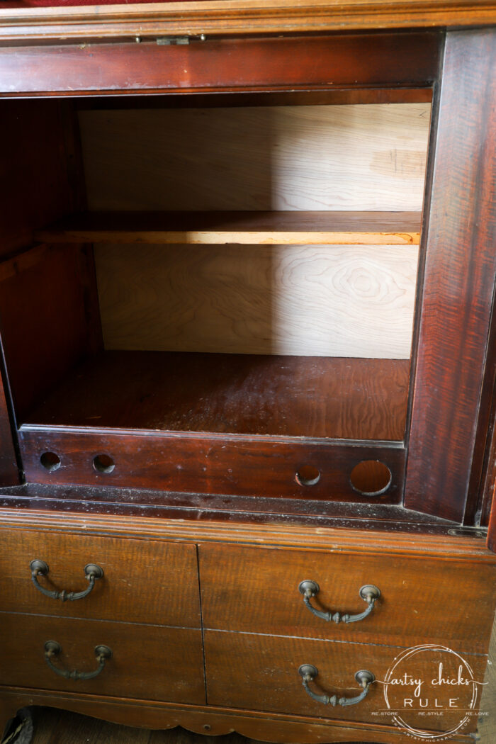 Retro TV Cabinet TURNED Bar Cabinet! Perfect for this!! artsychicksrule.com #barcabinet #retrotvcabinet #vintagetvcabinet #tvcabinetrepurposed #repurposedmakeover