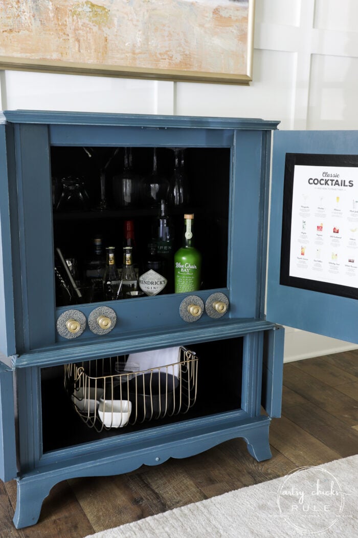 Retro TV Cabinet TURNED Bar Cabinet! Perfect for this!! artsychicksrule.com #barcabinet #retrotvcabinet #vintagetvcabinet #tvcabinetrepurposed #repurposedmakeover