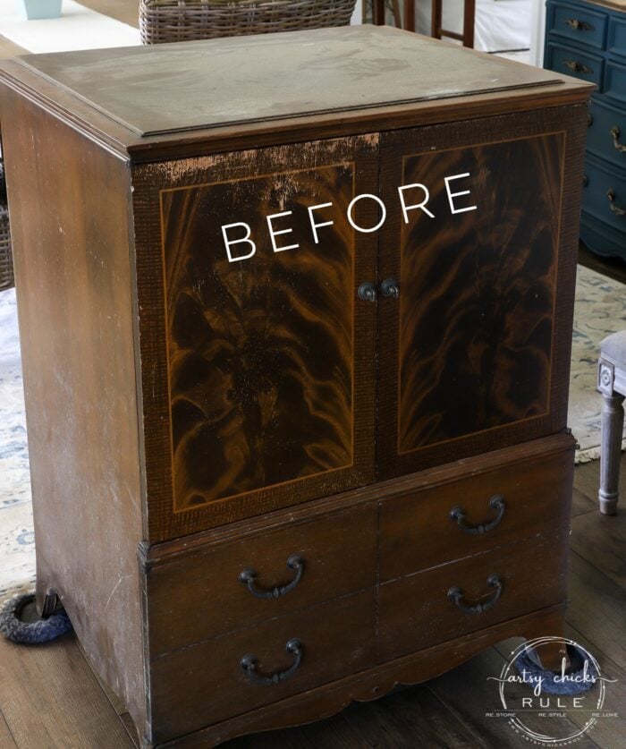 Retro TV Cabinet TURNED Bar Cabinet! Perfect for this!! artsychicksrule.com #barcabinet #retrotvcabinet #vintagetvcabinet #tvcabinetrepurposed #repurposedmakeover