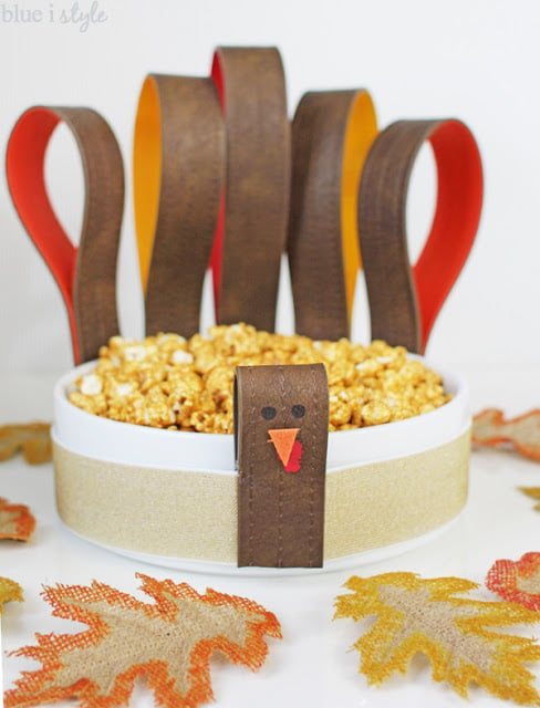 I've gathered together some of the most festive fall and Thanksgiving crafts & ideas to make your Thanksgiving holiday the best it can be! artsychicksrule.com #thanksgivingideas #thanksgivingdecor #thanksgivingcrafts