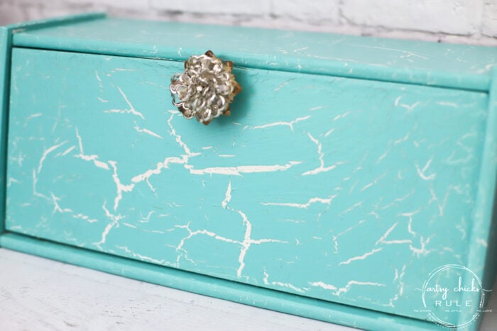 Dixie Belle Crackle is one way to give that aged, cracked style finish. I love the finished look, but did I love the product?? Read on to see! artsychicksrule.com #dixiebelle #dixiebellecrackle #dixiebellemakeover #breadboxmakeover